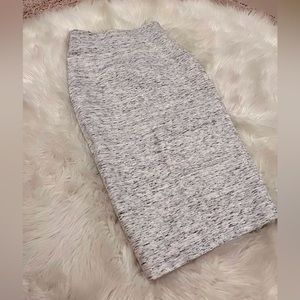 Wilfred Pencil Midi Skirt from Aritzia. SIZE XS. Never worn. Gray/Grey.